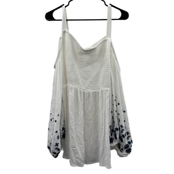 Torrid Gauze Embroidered Smocked Cold Shoulder White & Blue Top Size 4X - Picture 3 of 10